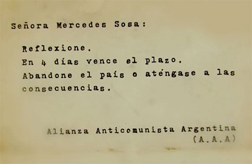 Perseguida Proscrita Y Exiliada La Legendaria Cantante Folclorica Y Activista Social Argentina Mercedes Sosa Hizo Temblar A Los Dictadores Sudamericanos En La Decada De 1970 Apodada La Voz De Los Sin Voz