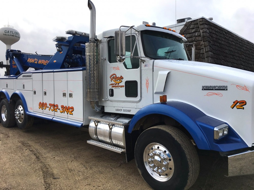 989.732.3142 Towing Services Ron's Auto and Wrecker I75