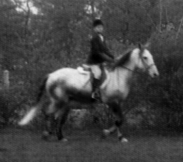 Zarien & Norah Dombrowski horse riding