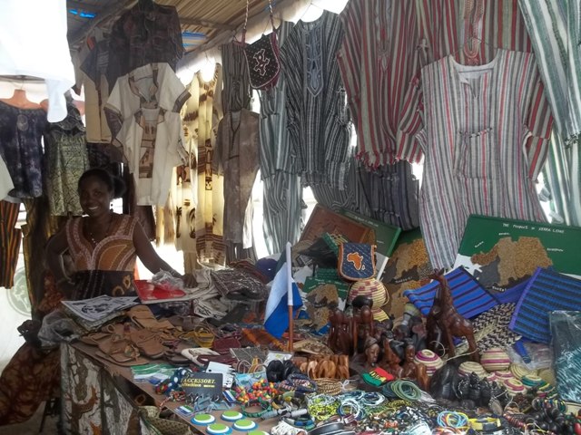 WOMEN'S ART & CRAFT