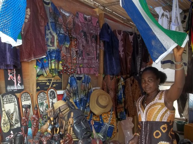 WOMEN'S ART & CRAFT