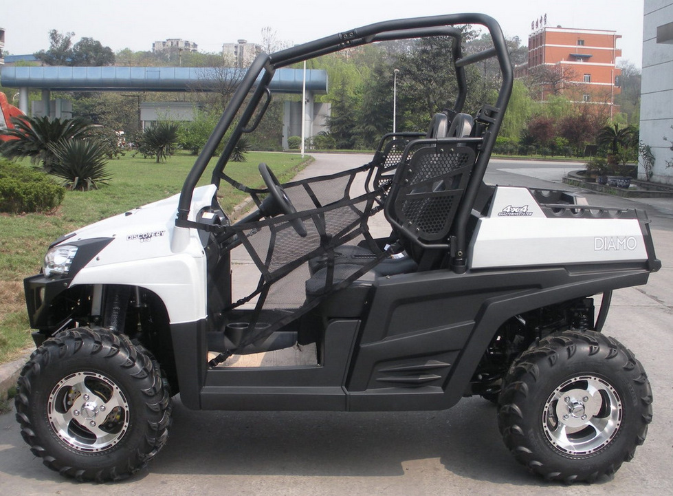 WHITE 4X4 UTV
